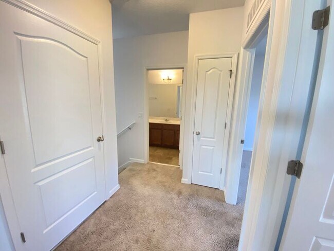 Building Photo - 6558 S Goldenrod Rd