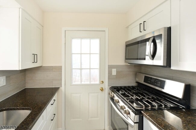 Building Photo - 9 Bergen St