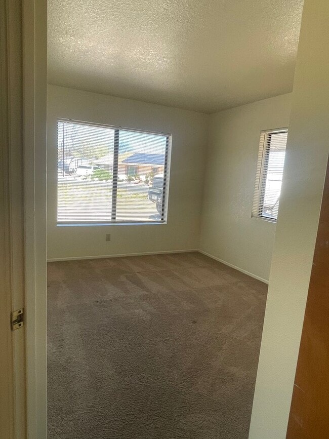 Building Photo - 3 Bed 2 Bath Contact Property Pros Realty ...