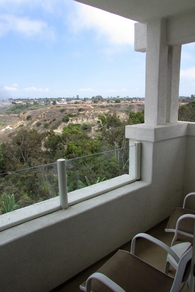 Building Photo - 820 Harbor Cliff Way