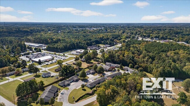 Building Photo - Beautiful Home in Beaver Creek