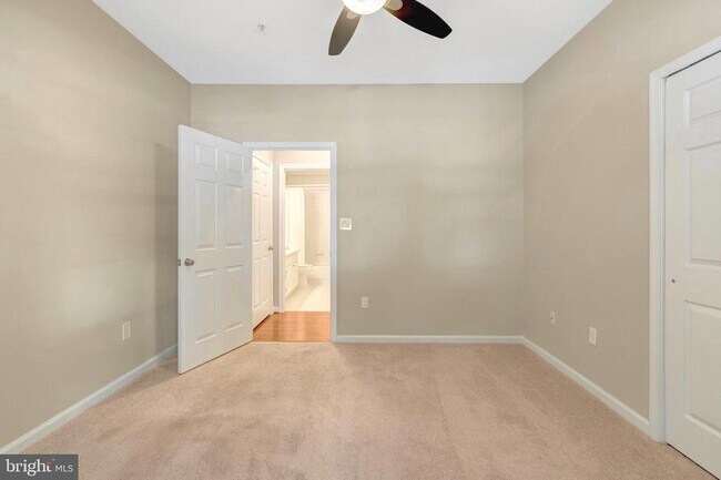 Building Photo - 1701 Lake Shore Crest Dr