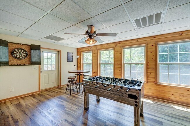 Building Photo - 495 Chicory Dr E
