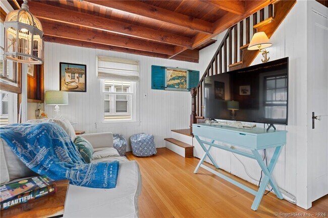 Building Photo - 36 White Sand Beach Rd
