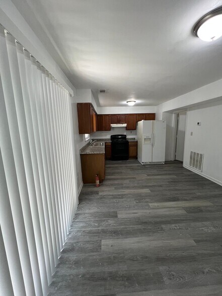 Building Photo - 424 Tarragon Wy SW