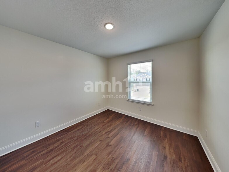 Building Photo - 616 Onate Cir