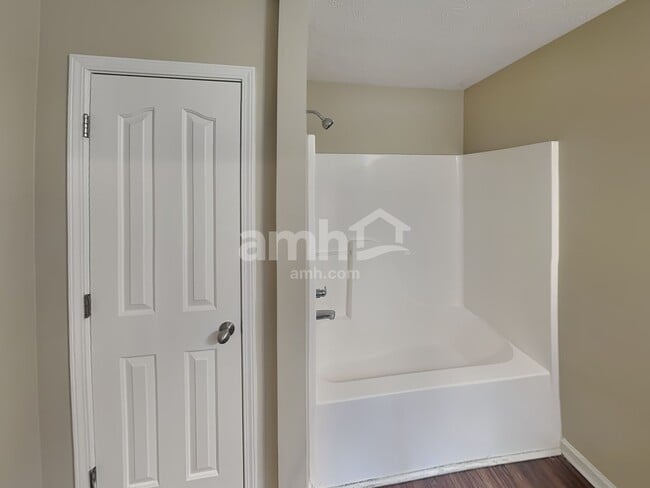 Building Photo - 111 Dreville Dr