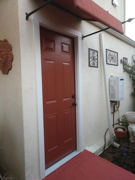 Laundry entrance - 3534 Wesley St