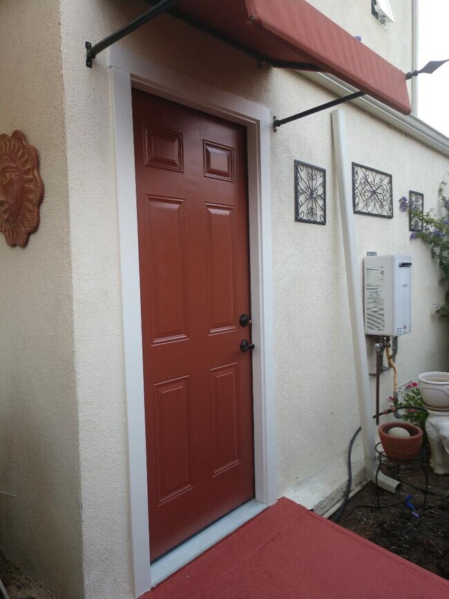 Laundry entrance - 3534 Wesley St