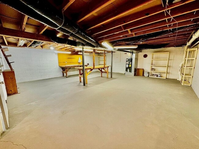 Building Photo - 3380 Tschopp Rd NE