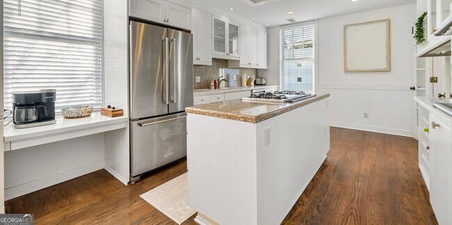 Building Photo - 2840 Peachtree Rd