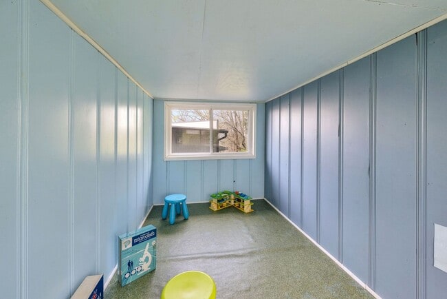 Building Photo - Custom-Built 4 Bed/ 2 Full + 2 Half Bath Modern Home at the base of Love Circle, Fully Furnished,...