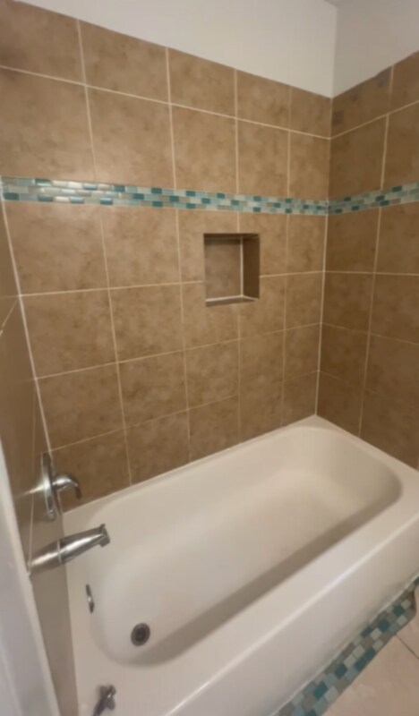 Building Photo - 3024 W 1st St