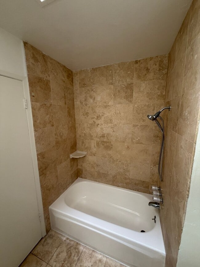 Building Photo - 5333 Parejo Dr