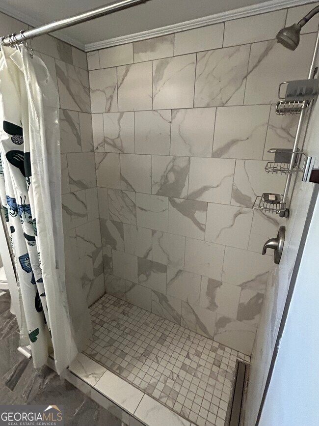 Building Photo - 116 Colonial Dr