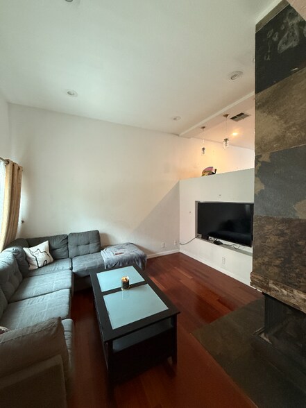 Building Photo - 27609 Nugget Dr