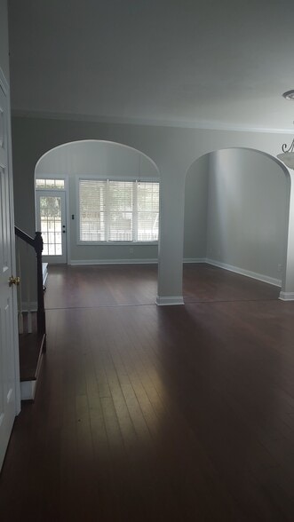 Building Photo - 1715 Cranbrook Dr