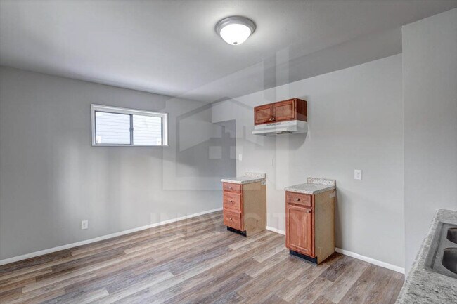 Building Photo - 750 S Dequincy St