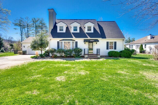 Building Photo - Stunning 3BR/2BA home in the desirable Temple Hills Golf Community!