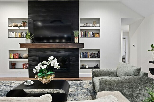 Building Photo - 1901 Glencliff Dr