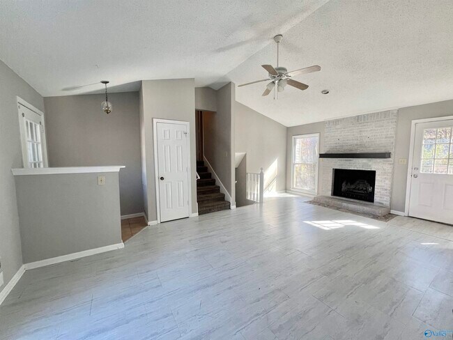 Building Photo - 704 Captiva Ct SE