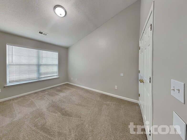 Building Photo - 205 Lossie Ln