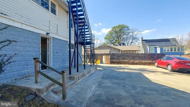 Building Photo - 228 Manor Cir