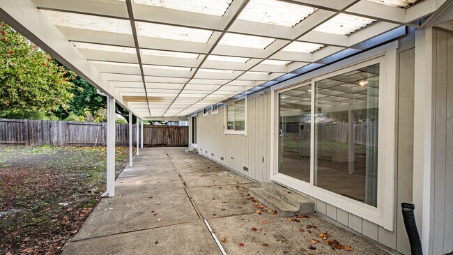 Building Photo - 493 Landsdown Cir