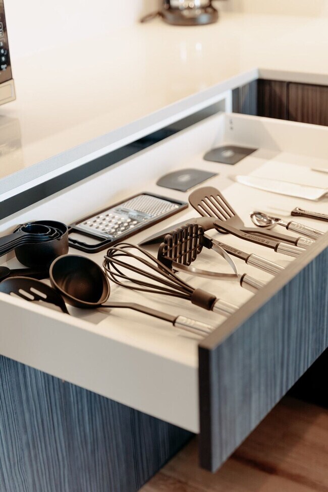 Building Photo - 755 S Clark St