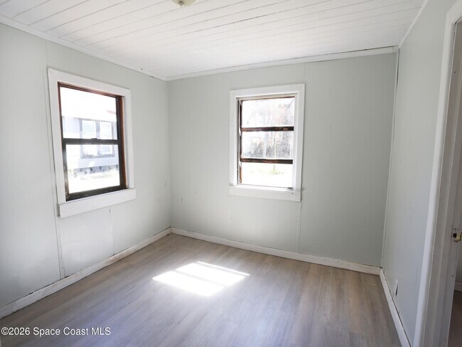 Building Photo - 317 Pineda St