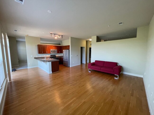 Building Photo - Stylish & Spacious 2-Bedroom Tech Center R...