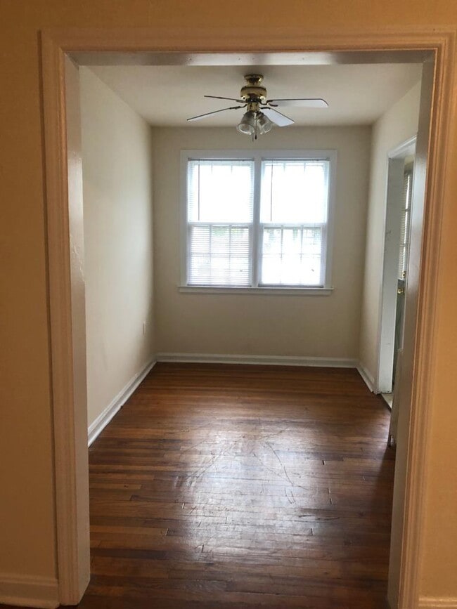 Building Photo - 957 William St