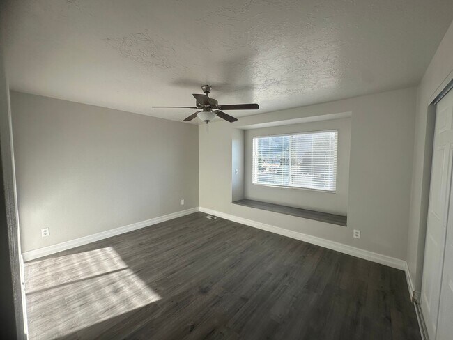 Building Photo - Quiet neighborhood, 3 bedroom, 2 bath home, huge front patio/deck, RV parking!