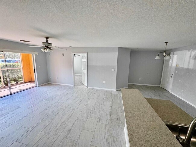 Building Photo - 5475 Vineland Rd