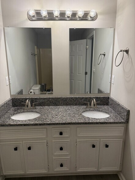 Building Photo - 105 Marcus Dr