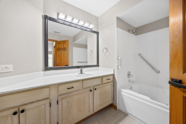 Building Photo - 5S560 Paxton Dr