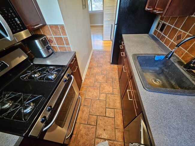 Building Photo - 741 10TH St