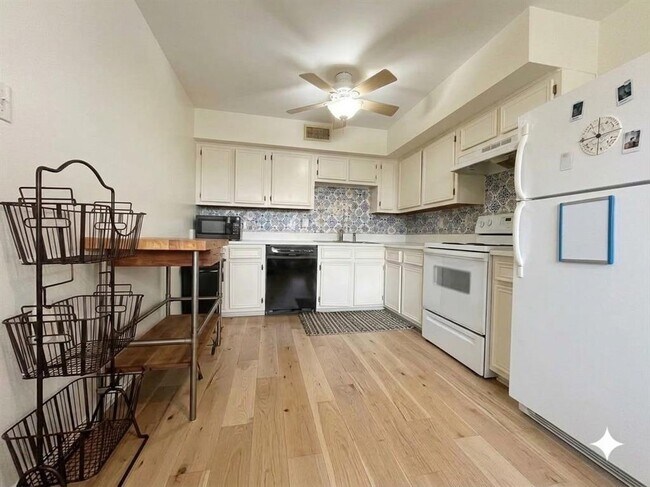 Building Photo - 4511 Avenue B