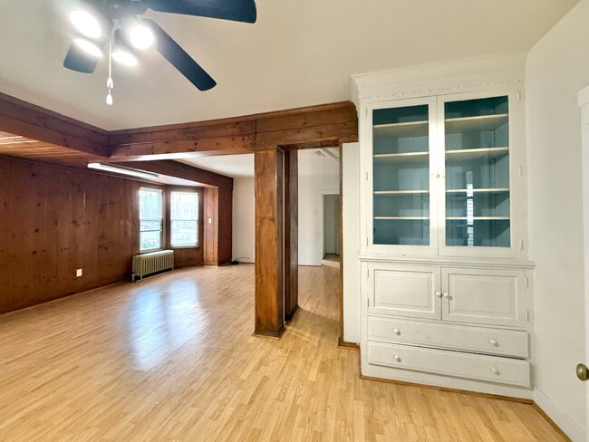 Building Photo - 203 Symphony Way