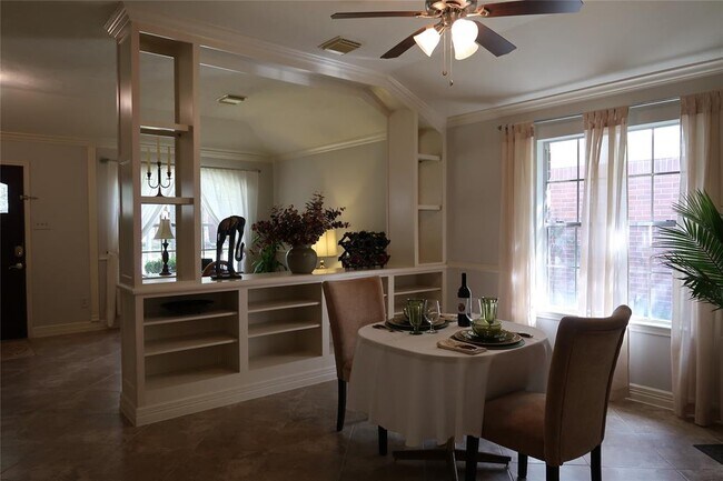 Building Photo - 1714 Oak Ridge Dr