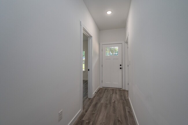 Building Photo - Modern 2024 Single Family Home – Spacious ...