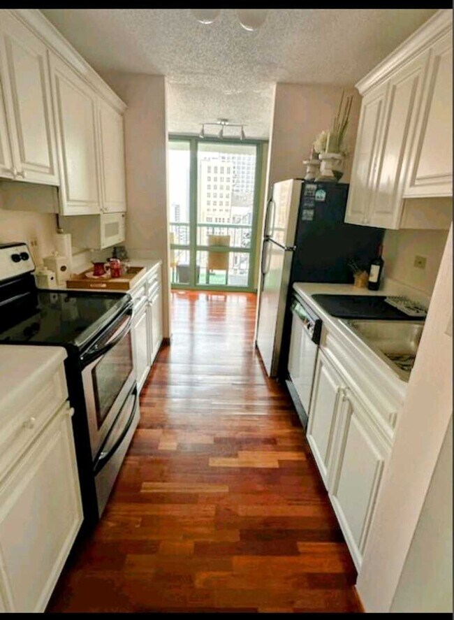 Building Photo - 111 W Maple St