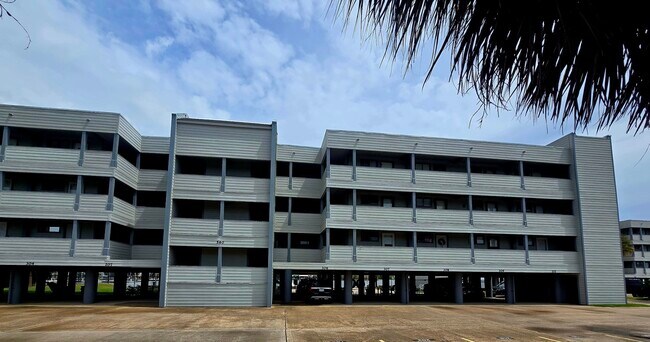 Building Photo - 580 Pleasure Is Blvd