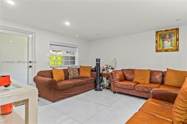 Building Photo - 860 Curtiss Dr