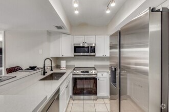 Building Photo - BEAUTIFUL AND SPACIOUS 1ST FLOOR MESA CONDO!