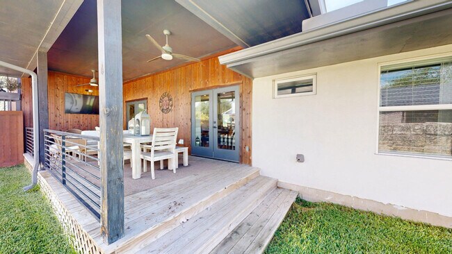 Building Photo - 805 Dexter Dr S