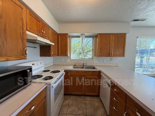 Building Photo - 433 E 1050 S