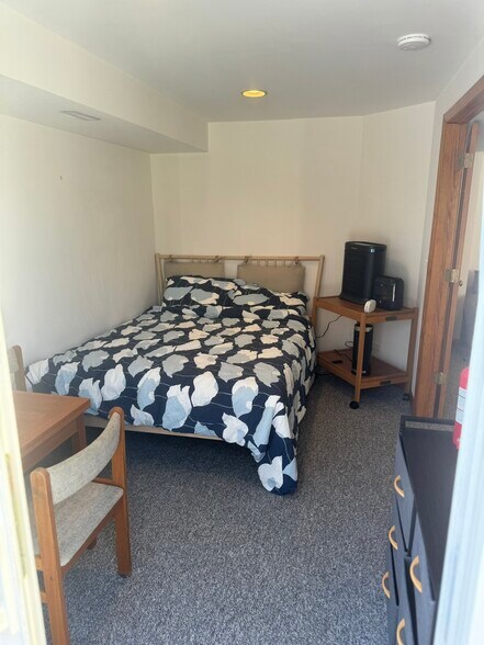 Building Photo - 7S485 Lynn Dr