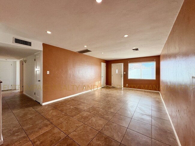 Building Photo - 5621 E Lester St