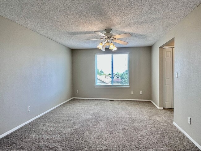 Building Photo - Conveniently Located Home in East Quincy H...